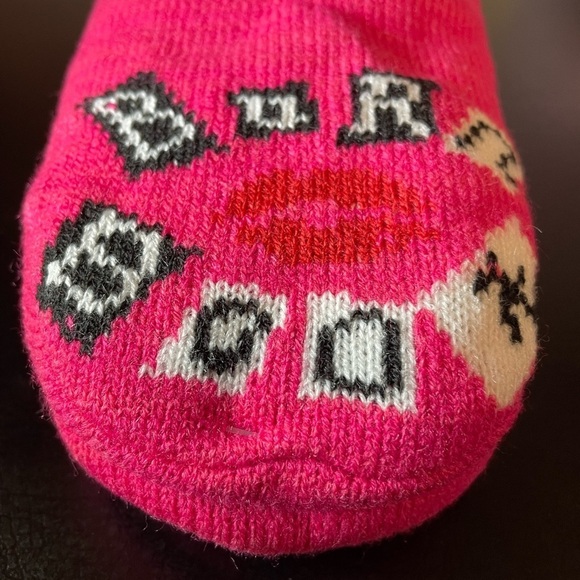 Mean girls hot pink fuzzy women sock slippers Snuggle Toes Burn Book - Picture 6 of 6